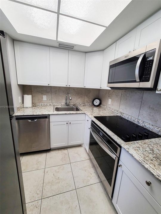 Recently Sold: $189,000 (1 beds, 1 baths, 727 Square Feet)