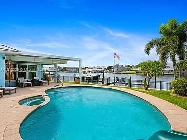 Recently Sold: $2,985,000 (4 beds, 3 baths, 2925 Square Feet)