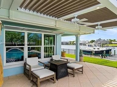 Recently Sold: $2,985,000 (4 beds, 3 baths, 2925 Square Feet)