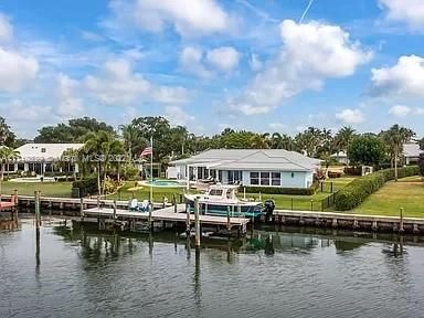 Recently Sold: $2,985,000 (4 beds, 3 baths, 2925 Square Feet)