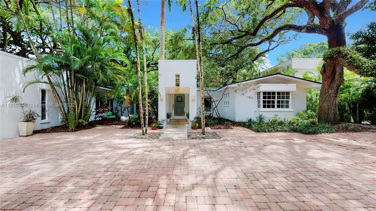 Recently Sold: $3,400,000 (4 beds, 3 baths, 3480 Square Feet)