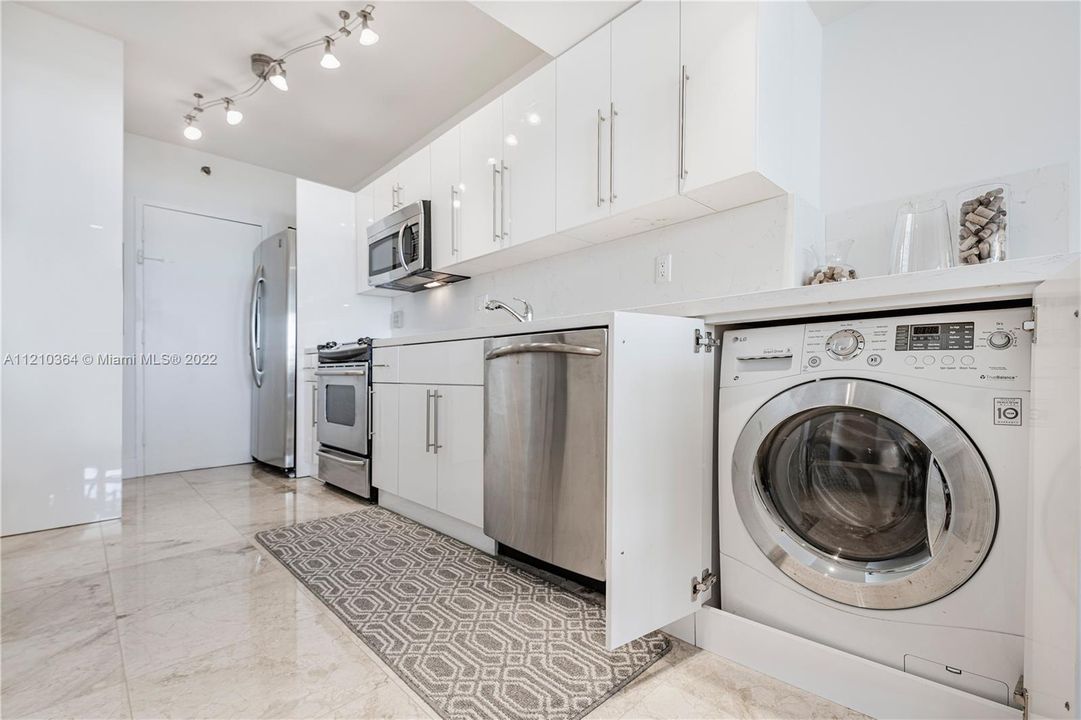 Recently Rented: $3,850 (1 beds, 1 baths, 845 Square Feet)
