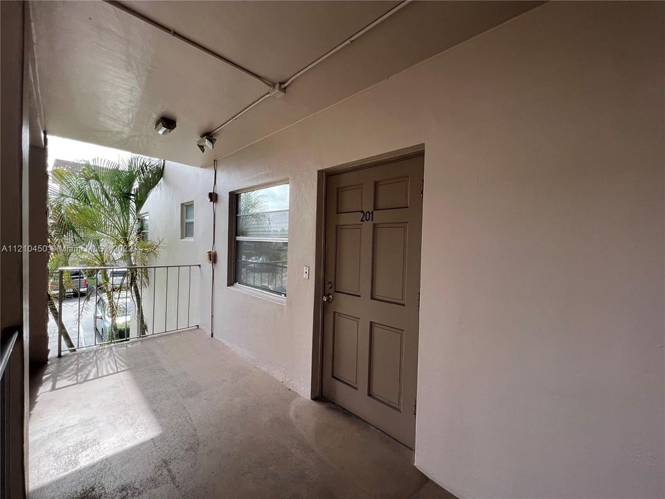 Vendido Recientemente: $185,000 (2 camas, 2 baños, 1021 Pies cuadrados)