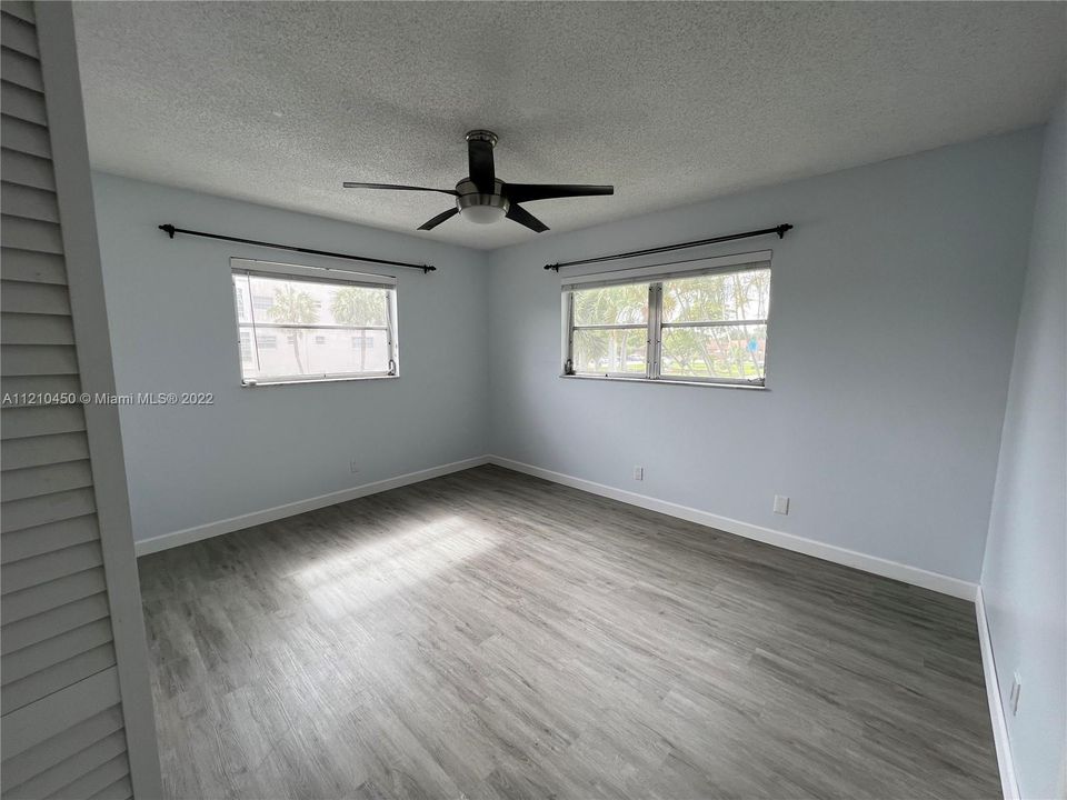 Recently Sold: $185,000 (2 beds, 2 baths, 1021 Square Feet)