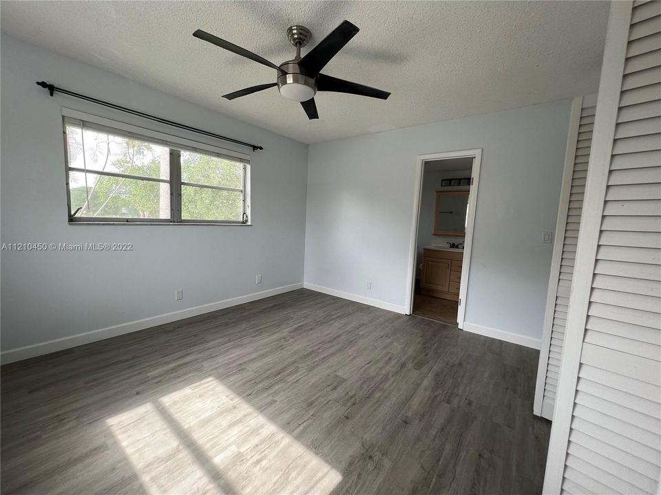 Recently Sold: $185,000 (2 beds, 2 baths, 1021 Square Feet)