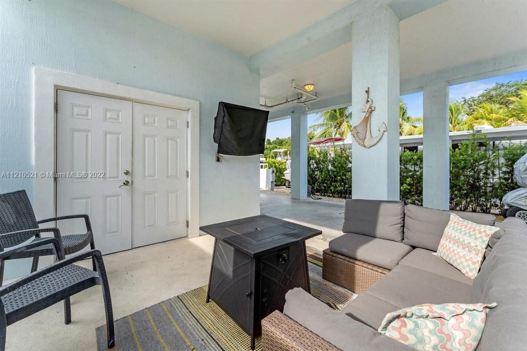 Recently Sold: $793,000 (3 beds, 2 baths, 984 Square Feet)