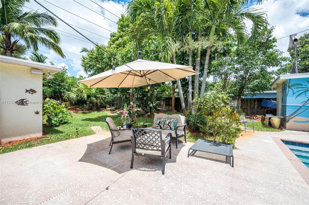 Recently Sold: $849,000 (3 beds, 2 baths, 1669 Square Feet)