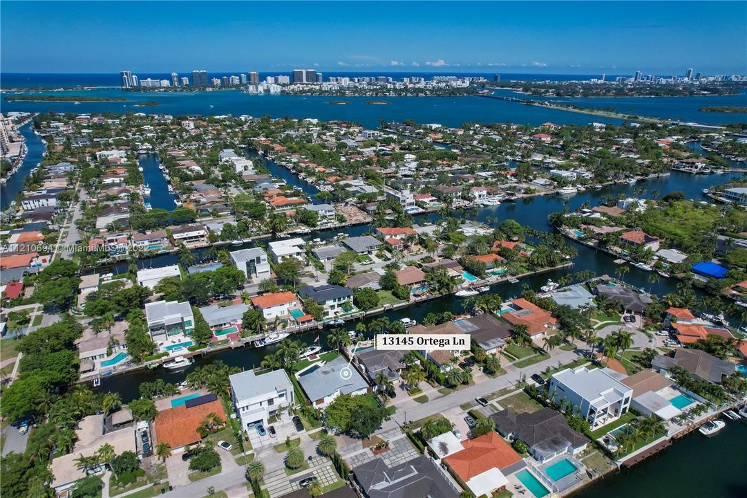 Recently Sold: $3,200,000 (3 beds, 2 baths, 2037 Square Feet)