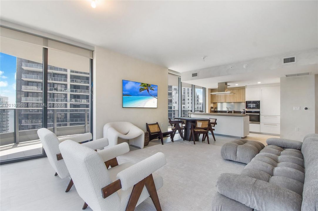 Recently Sold: $1,650,000 (2 beds, 2 baths, 1334 Square Feet)