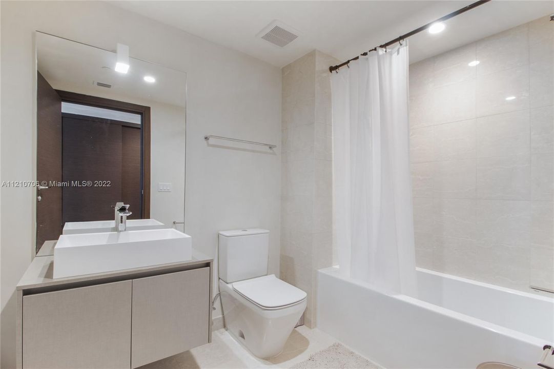 Recently Sold: $1,650,000 (2 beds, 2 baths, 1334 Square Feet)