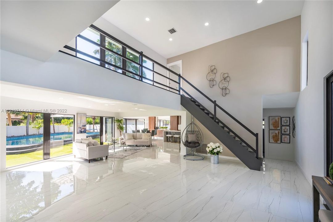 Recently Sold: $2,997,000 (5 beds, 5 baths, 4178 Square Feet)