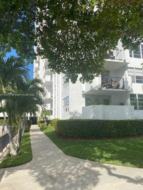 Recently Sold: $365,000 (2 beds, 2 baths, 1300 Square Feet)