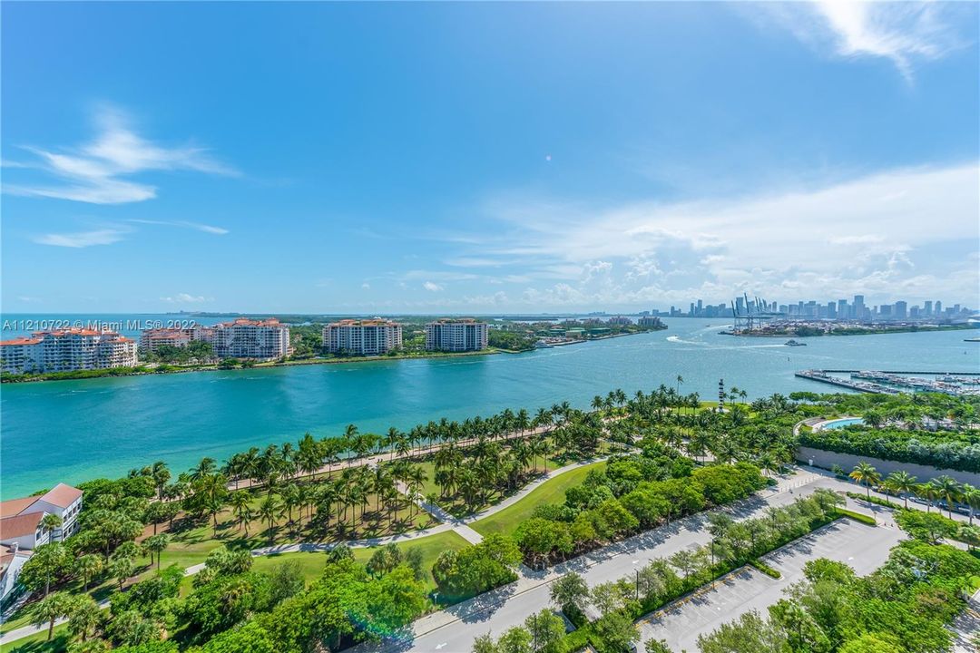 Recently Sold: $1,599,000 (2 beds, 2 baths, 1165 Square Feet)