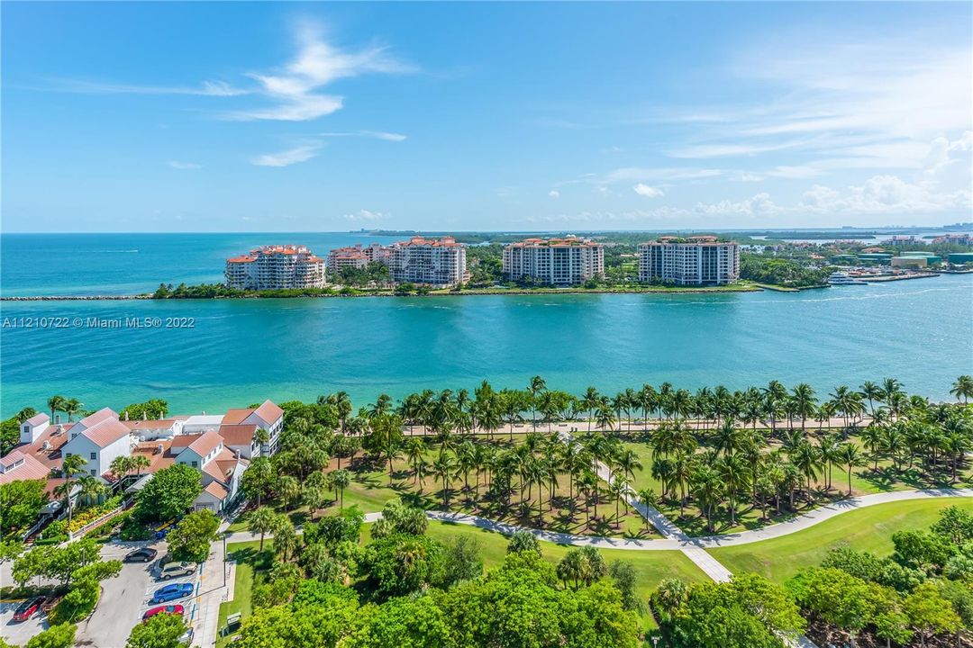 Recently Sold: $1,599,000 (2 beds, 2 baths, 1165 Square Feet)