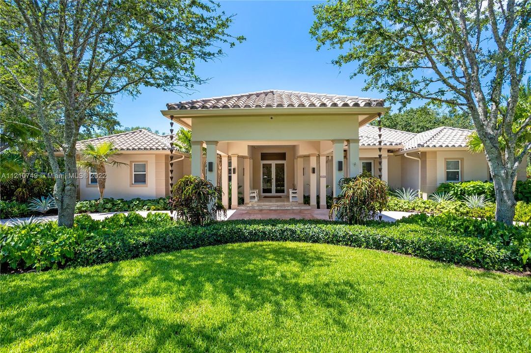 Recently Sold: $5,150,000 (6 beds, 5 baths, 6513 Square Feet)