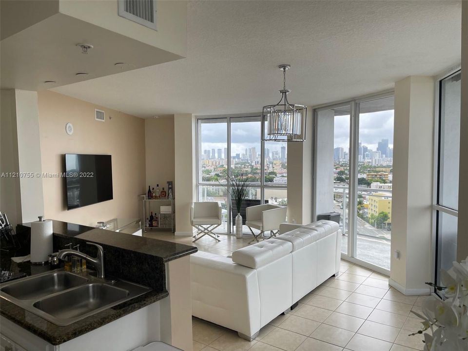 Recently Sold: $400,000 (2 beds, 2 baths, 1113 Square Feet)