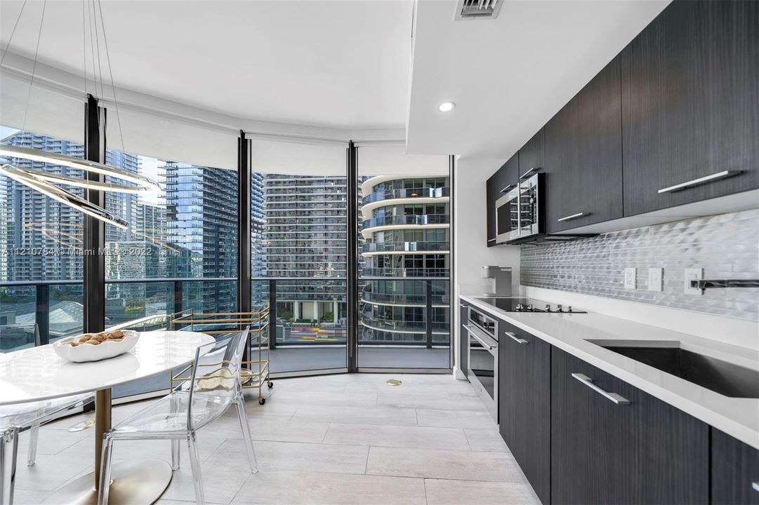 Recently Sold: $750,000 (2 beds, 2 baths, 926 Square Feet)