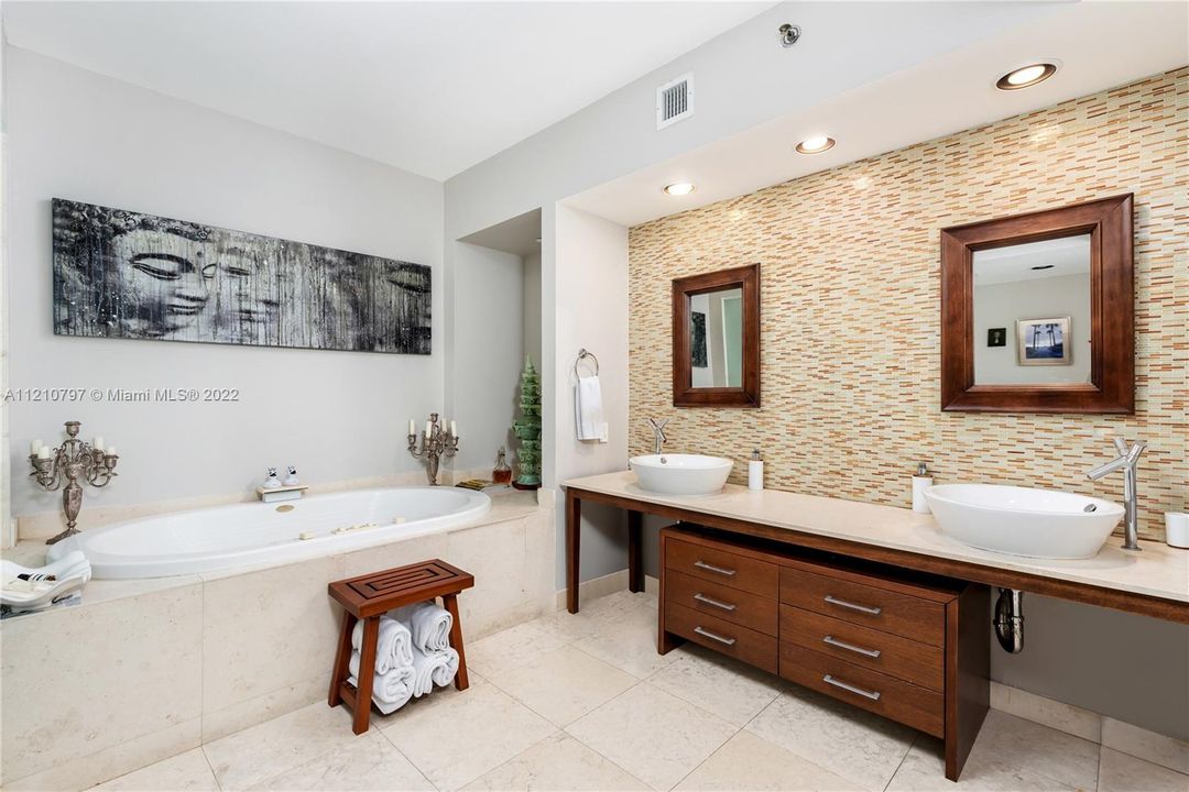 Recently Sold: $1,699,888 (2 beds, 2 baths, 1536 Square Feet)