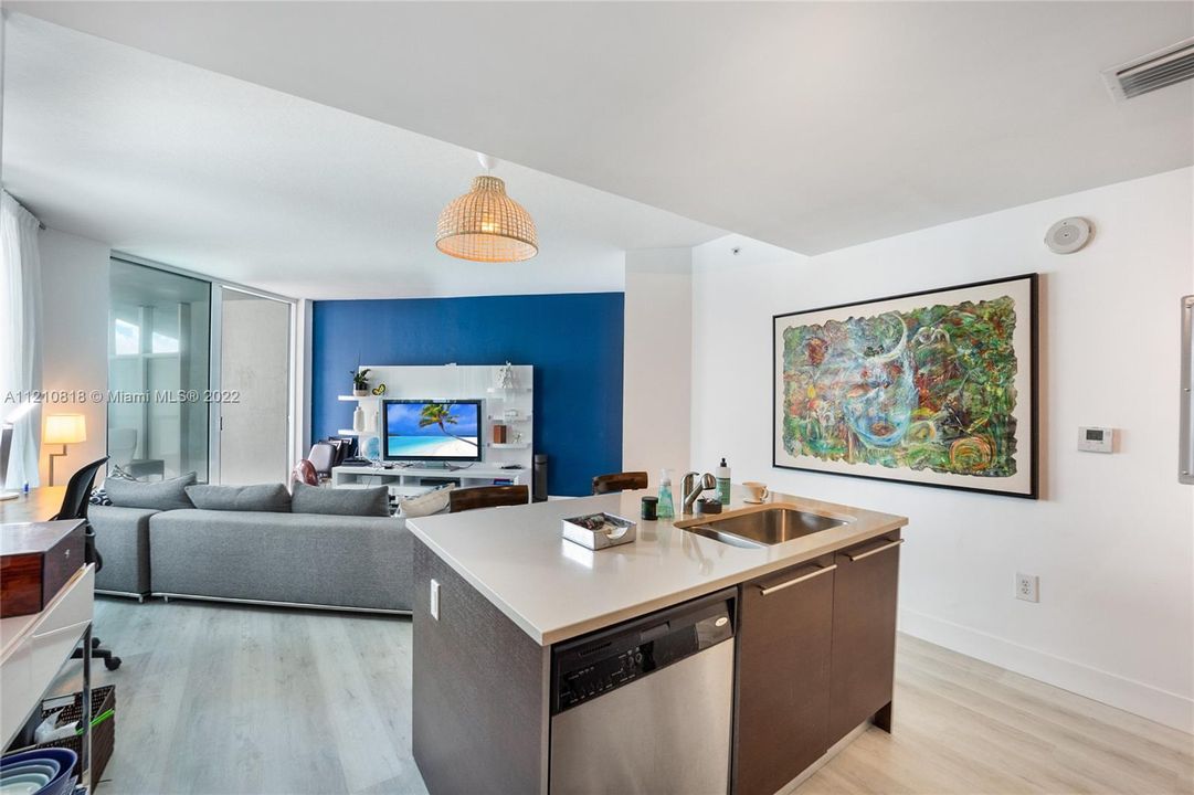 Recently Sold: $400,000 (1 beds, 1 baths, 794 Square Feet)