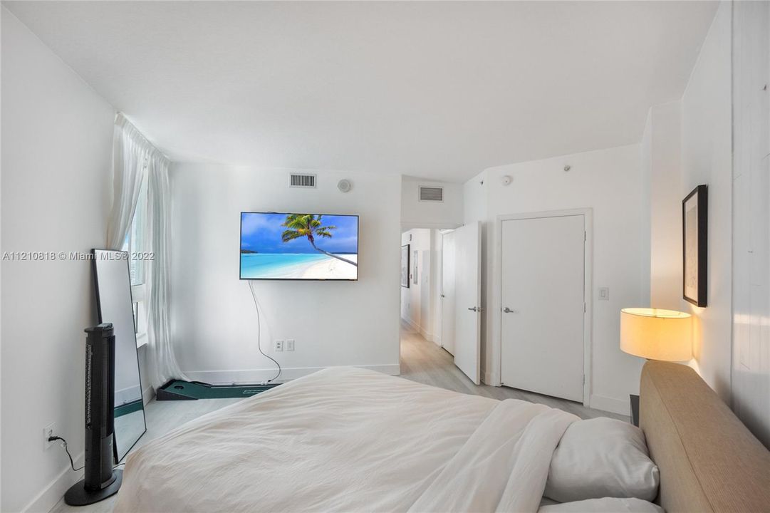 Recently Sold: $400,000 (1 beds, 1 baths, 794 Square Feet)