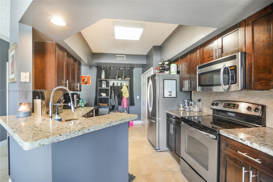 Recently Sold: $419,000 (2 beds, 1 baths, 1024 Square Feet)