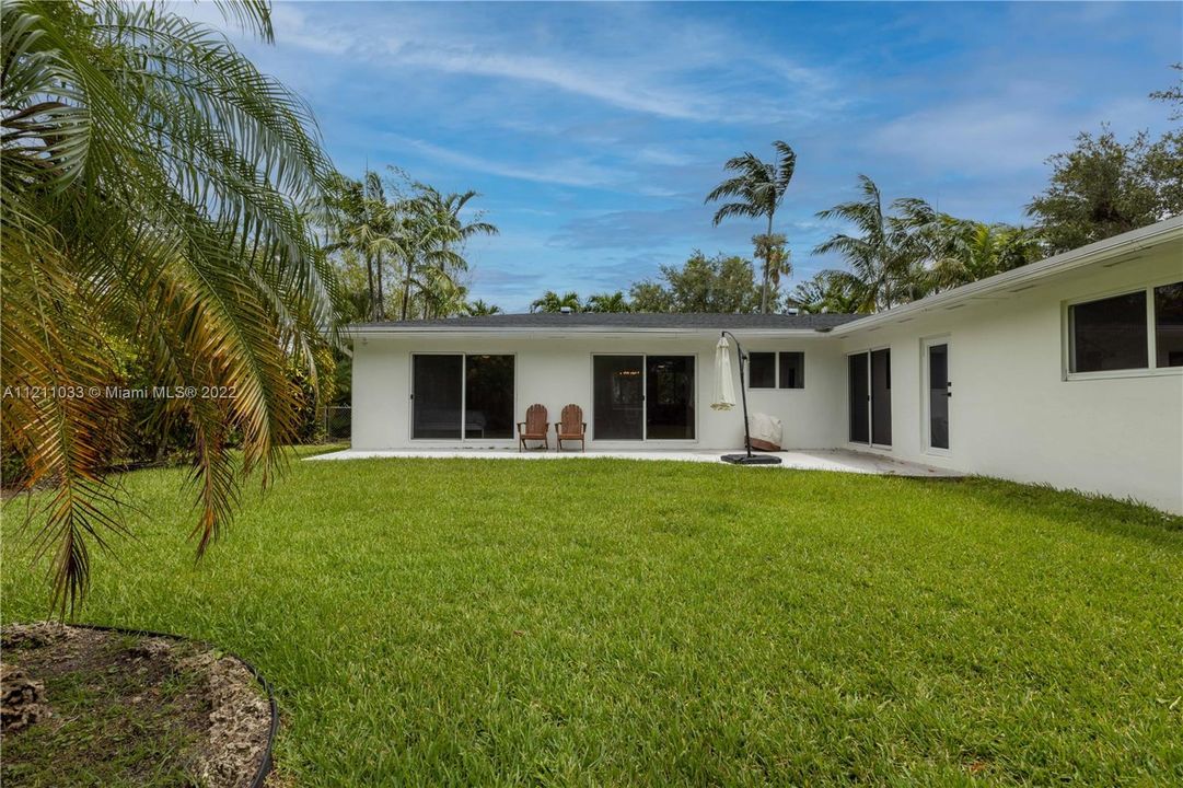 Recently Sold: $1,000,000 (4 beds, 2 baths, 1996 Square Feet)