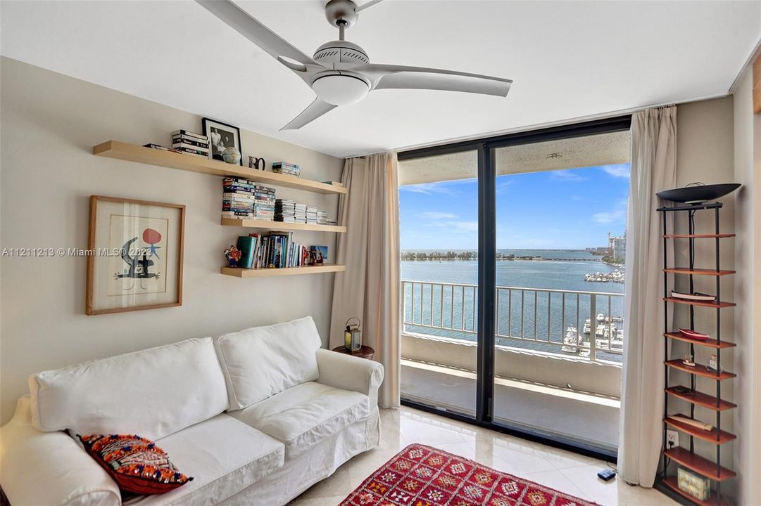 Recently Sold: $795,000 (2 beds, 2 baths, 984 Square Feet)