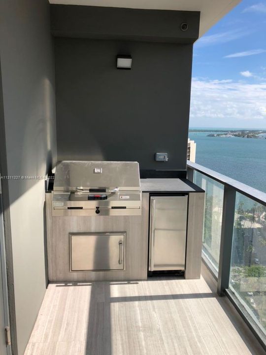 Recently Rented: $5,450 (1 beds, 1 baths, 898 Square Feet)