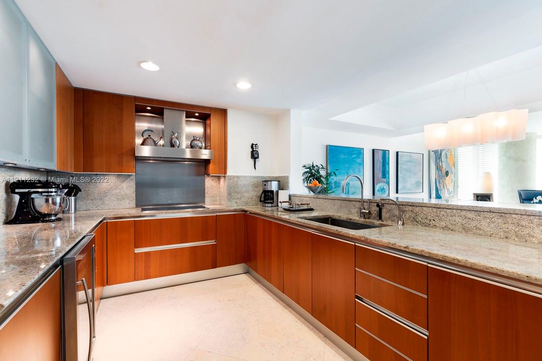 Recently Sold: $3,300,000 (3 beds, 3 baths, 2333 Square Feet)
