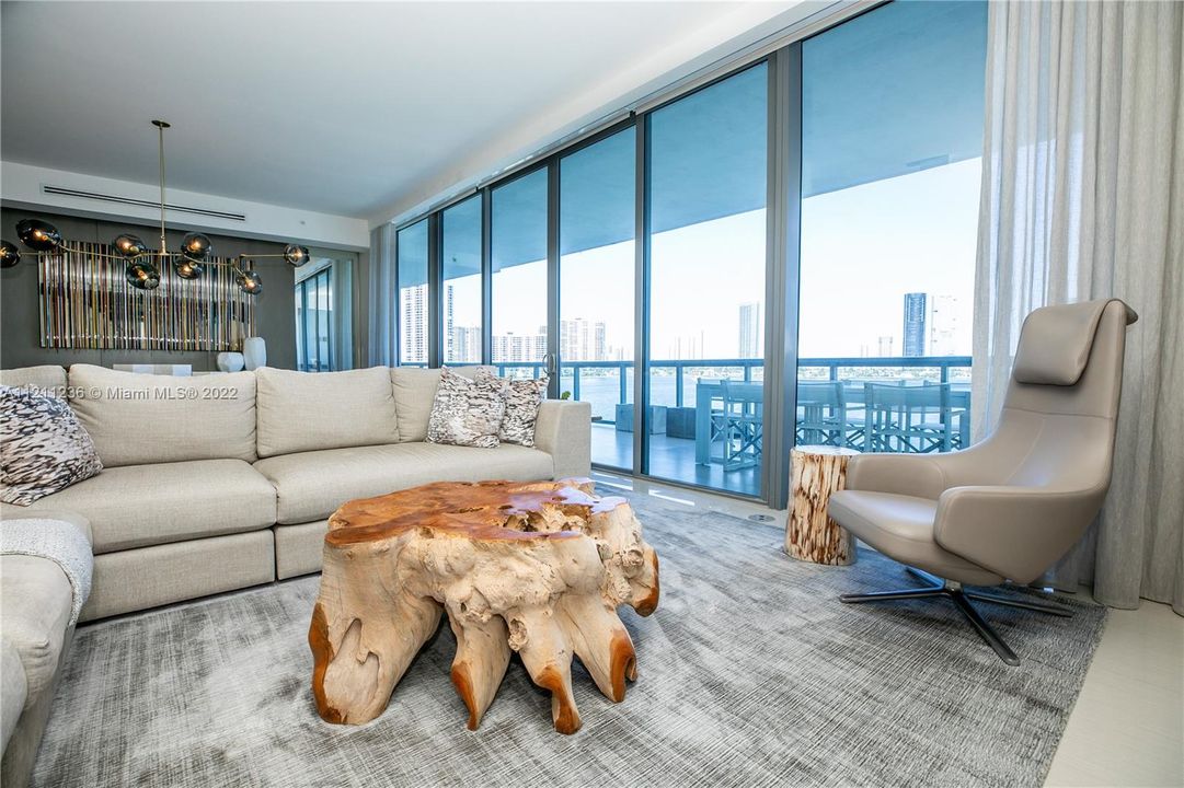 Recently Sold: $3,600,000 (4 beds, 6 baths, 3801 Square Feet)