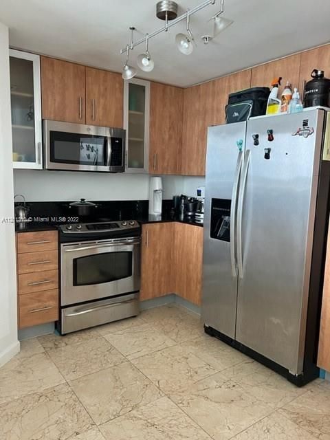 Recently Rented: $3,350 (2 beds, 2 baths, 1251 Square Feet)