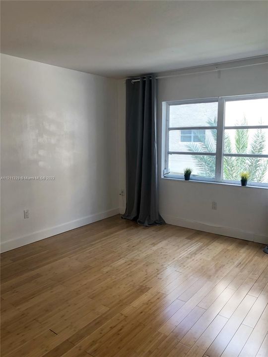 Recently Sold: $240,000 (1 beds, 1 baths, 920 Square Feet)