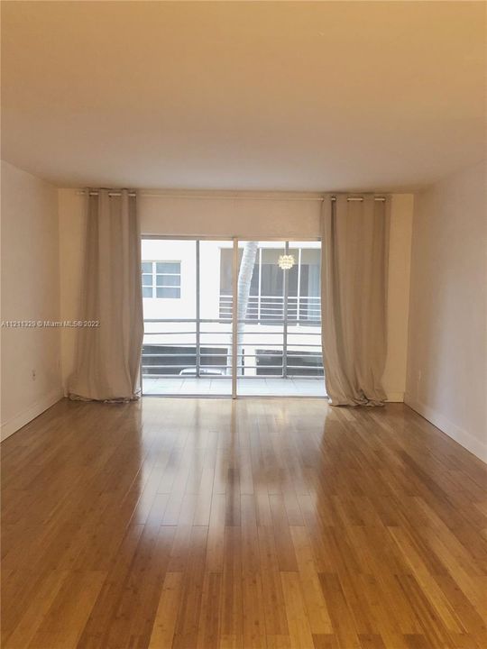Recently Sold: $240,000 (1 beds, 1 baths, 920 Square Feet)