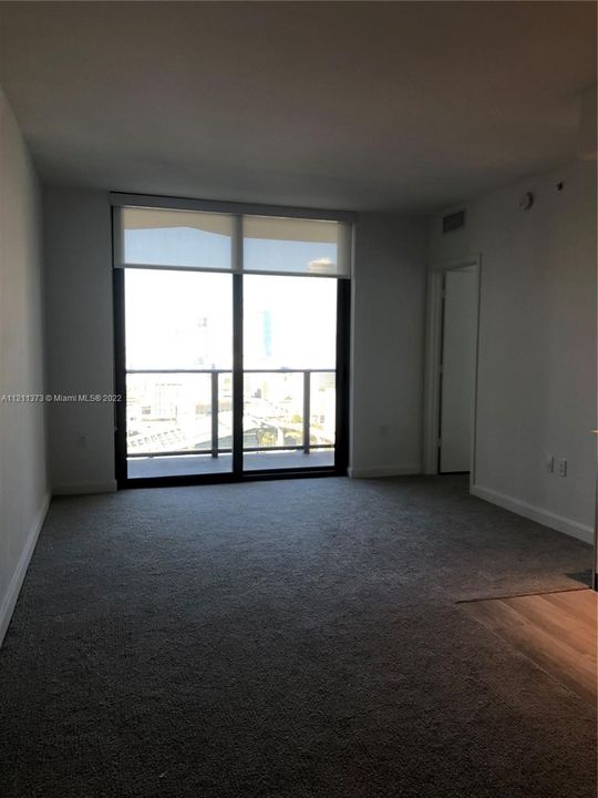 Recently Rented: $3,500 (1 beds, 1 baths, 738 Square Feet)