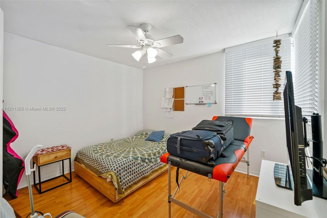 Recently Rented: $3,000 (2 beds, 2 baths, 930 Square Feet)