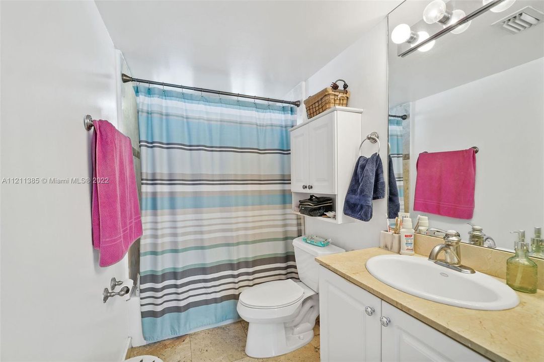 最近租的: $3,000 (2 贝兹, 2 浴室, 930 平方英尺)