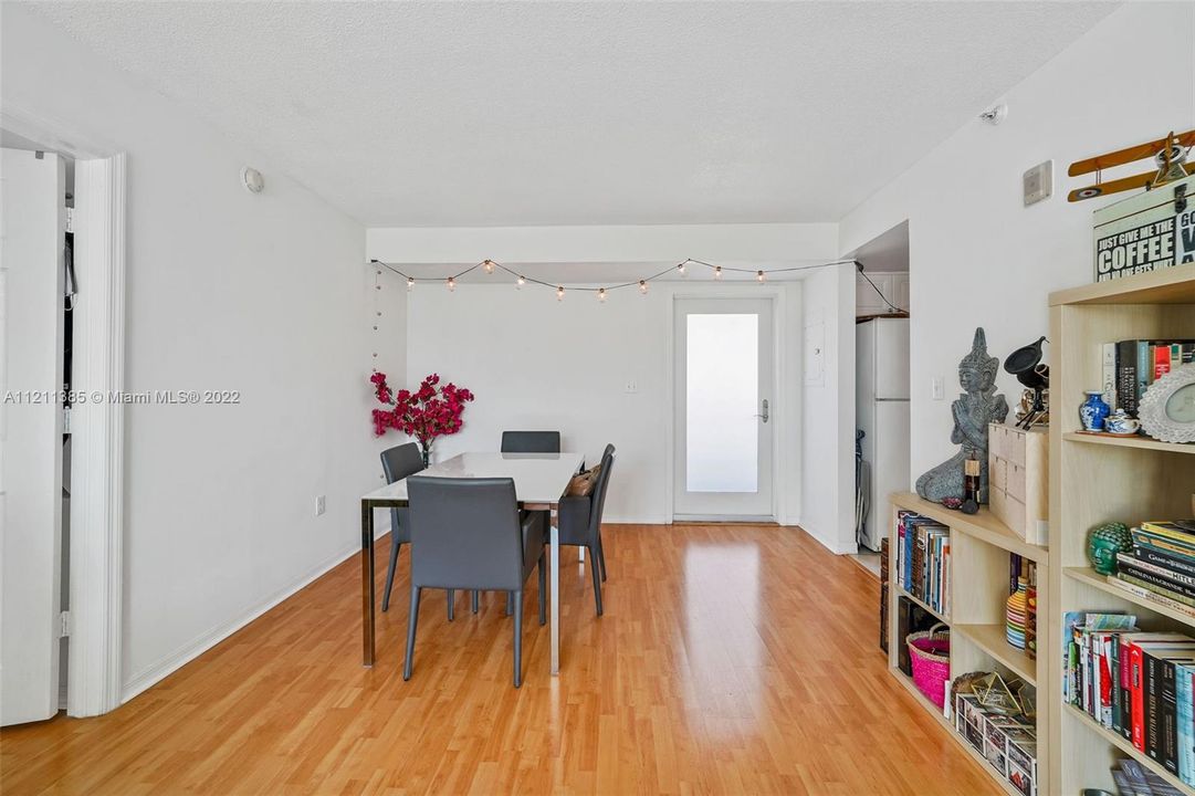 Recently Rented: $3,000 (2 beds, 2 baths, 930 Square Feet)