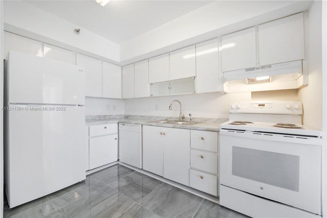 Recently Rented: $2,400 (1 beds, 2 baths, 820 Square Feet)