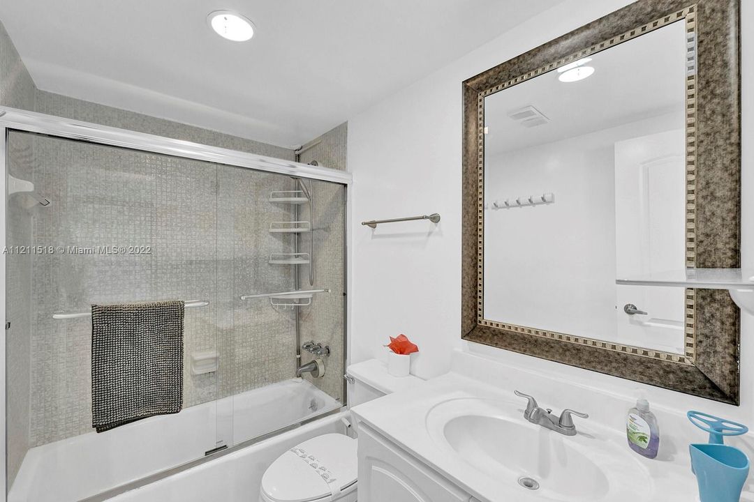 最近售出: $750,000 (2 贝兹, 2 浴室, 1173 平方英尺)