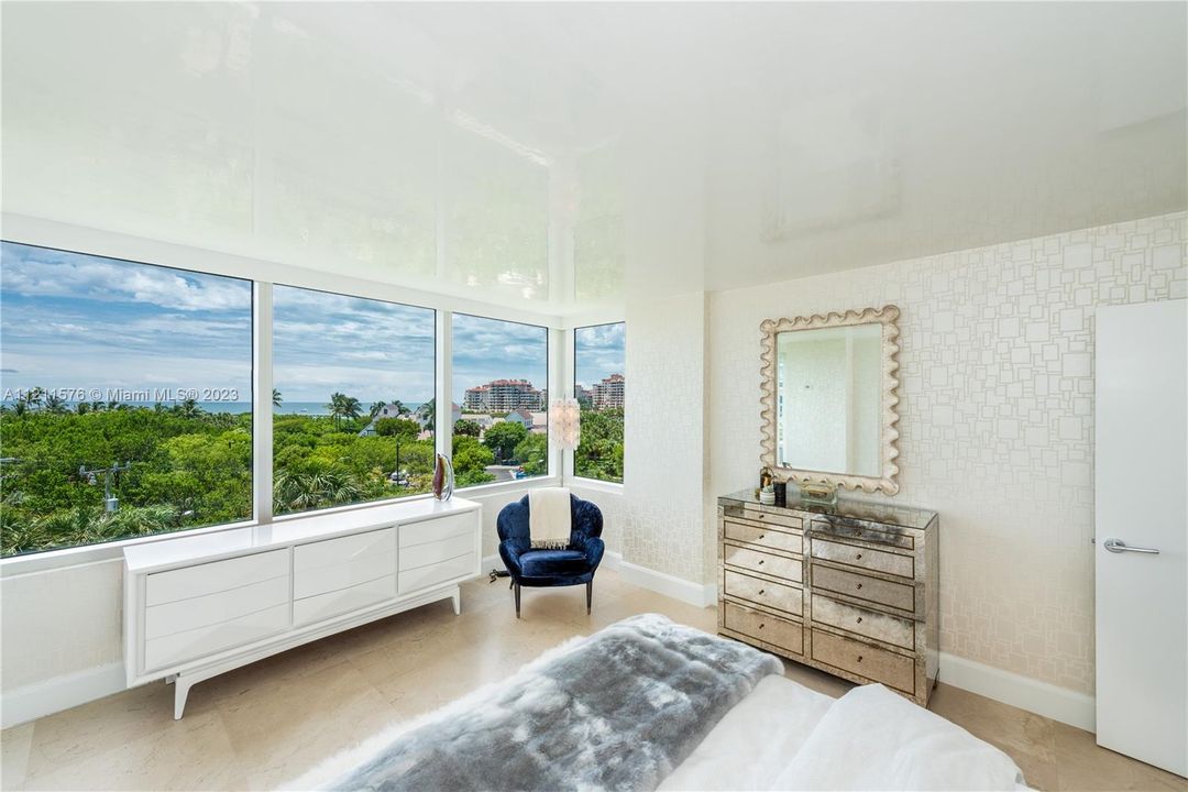 Recently Sold: $2,690,000 (3 beds, 3 baths, 1802 Square Feet)
