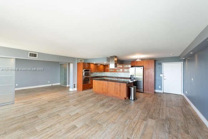 Recently Rented: $2,300 (1 beds, 1 baths, 984 Square Feet)