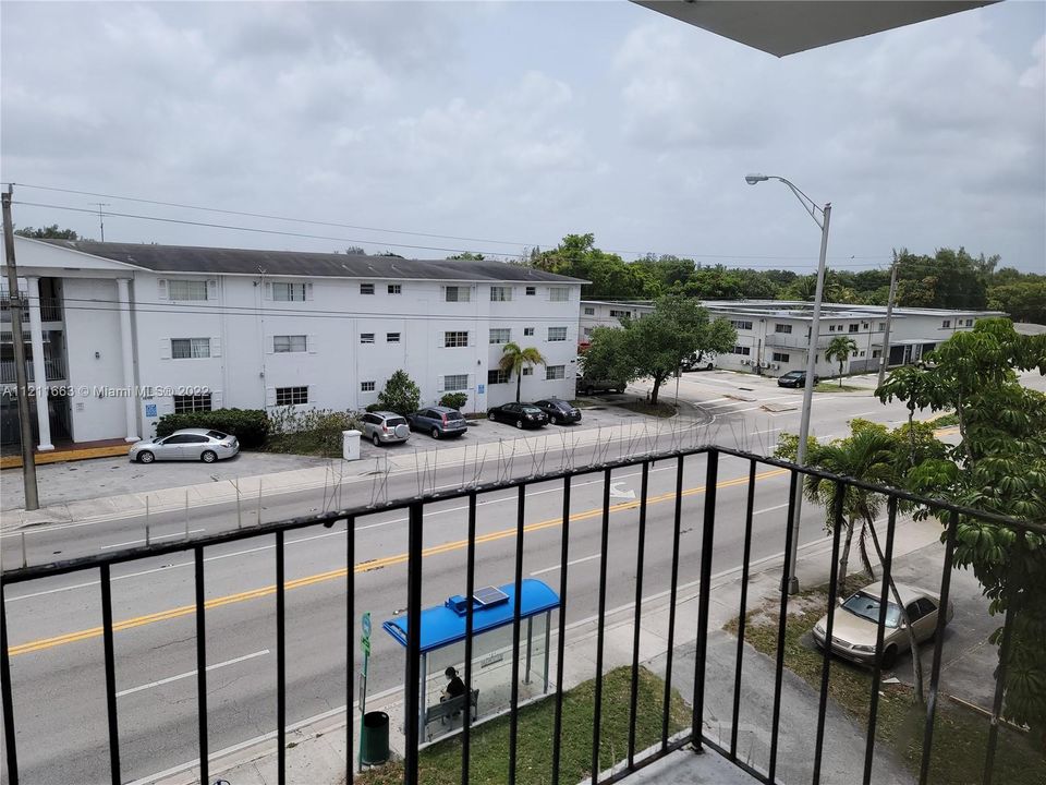 Recently Sold: $110,000 (1 beds, 1 baths, 677 Square Feet)