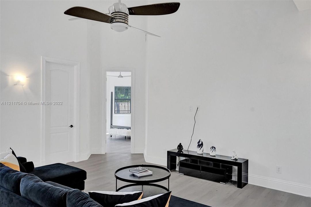 Недавно арендовано: $12,500 (6 спален, 4 ванн, 3669 Квадратных фут)