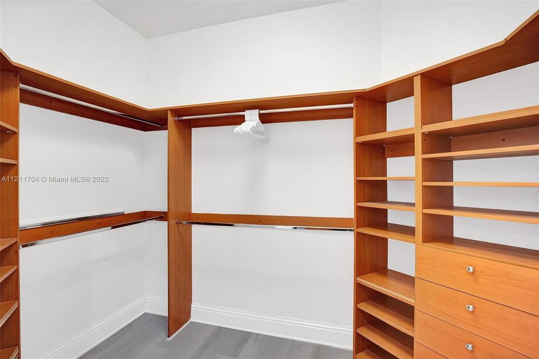 Недавно арендовано: $12,500 (6 спален, 4 ванн, 3669 Квадратных фут)