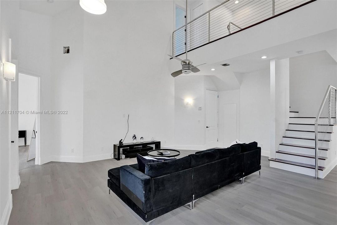 Недавно арендовано: $12,500 (6 спален, 4 ванн, 3669 Квадратных фут)