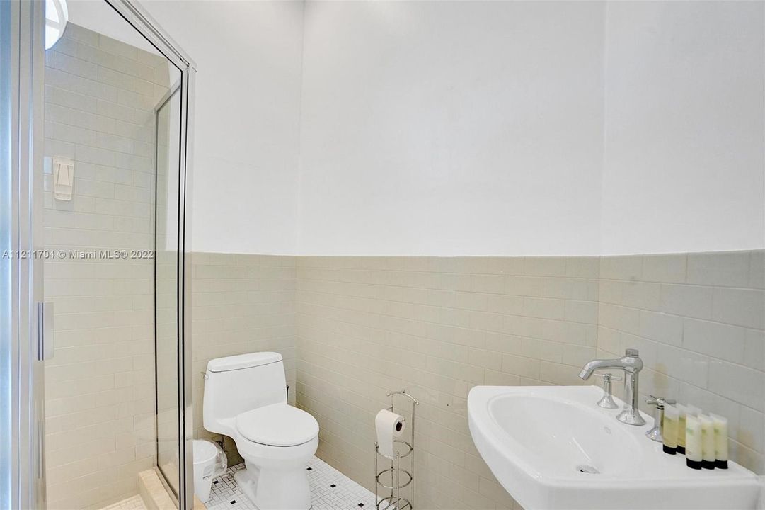 Недавно арендовано: $12,500 (6 спален, 4 ванн, 3669 Квадратных фут)