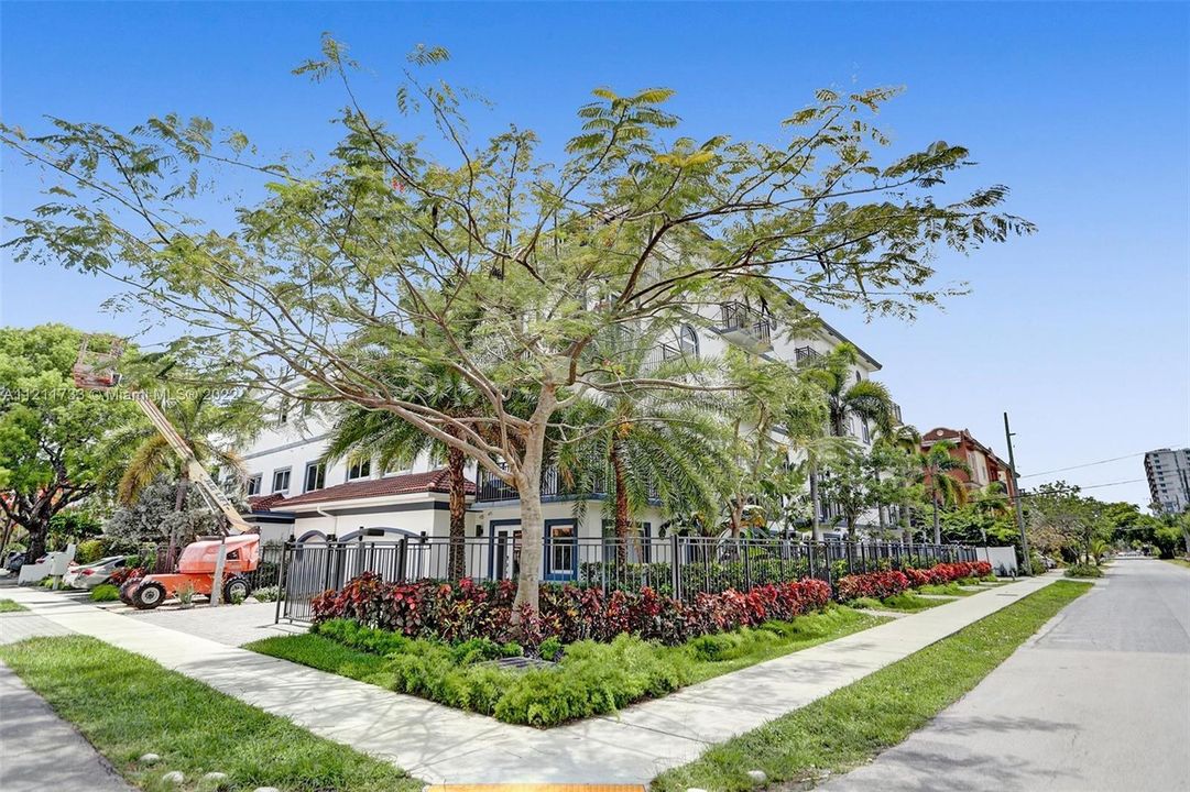 Recently Sold: $1,100,000 (3 beds, 3 baths, 2447 Square Feet)