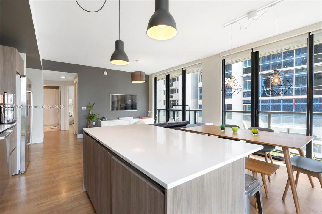 Recently Sold: $635,000 (2 beds, 2 baths, 1038 Square Feet)