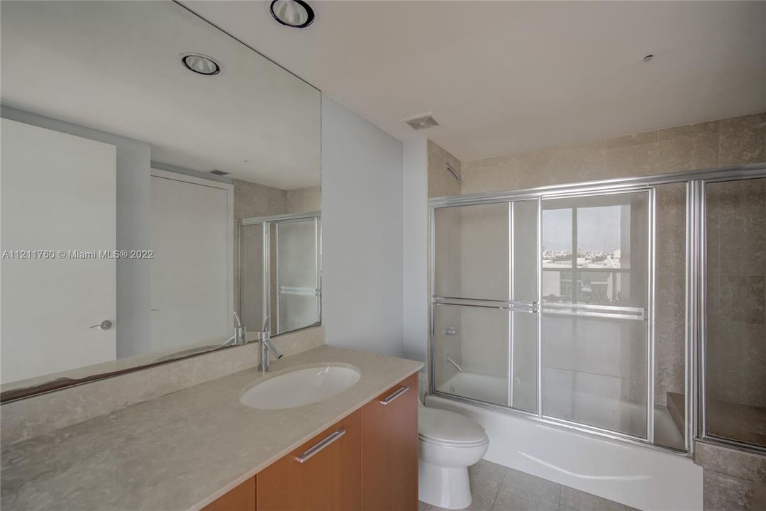 Recently Sold: $1,200,000 (2 beds, 2 baths, 1400 Square Feet)
