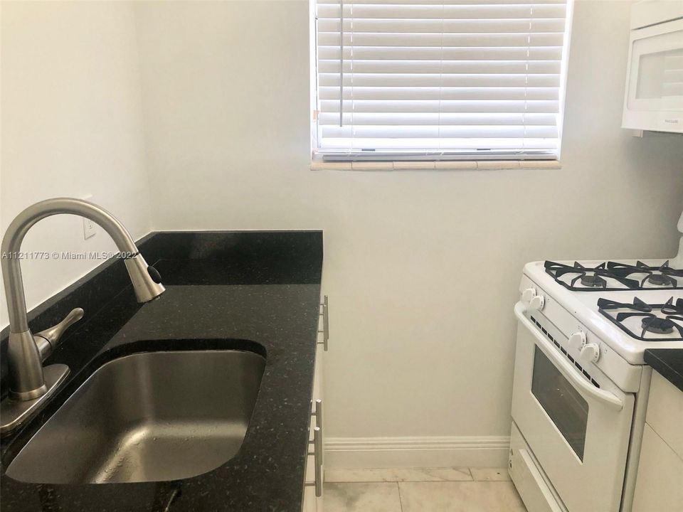 Recently Sold: $208,000 (1 beds, 1 baths, 450 Square Feet)